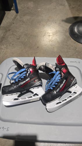 2024 Bauer Vapor 5x pro Hockey Skates Regular Width 12.5 (Used)