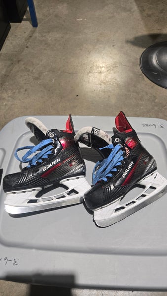 2024 Bauer Vapor 5x pro Hockey Skates Regular Width 12.5 (Used)