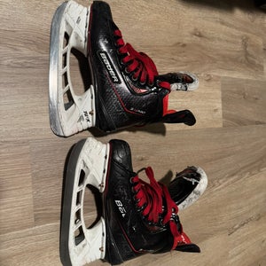 Used Bauer Extra Wide Width Pro Stock Size 2 Vapor 3X Pro Hockey Skates