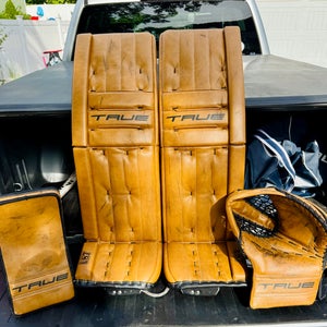 37+2" True L87 Custom Goalie Full Set (Used)