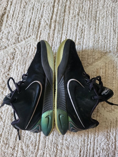Men's Size M 7.0 Nike Black Lebron XXI