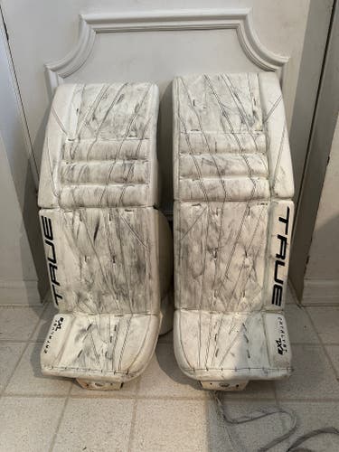 2023 30" True Catalyst 7X3 Goalie Leg Pads (Used)