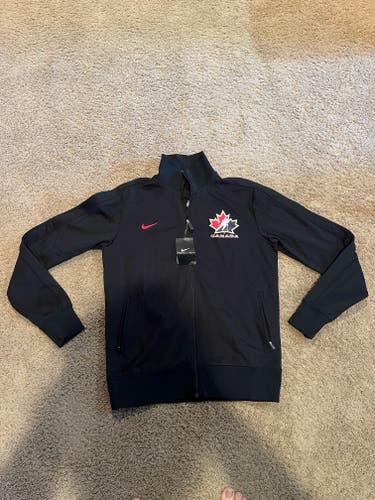 Team Canada Nike Hockey Full-Zip Jacket – Men’s Medium – NWT (New With Tags)