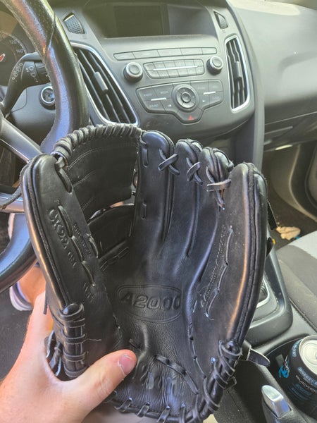 RH Wilson A2000 Baseball Glove 11.75" (Used)
