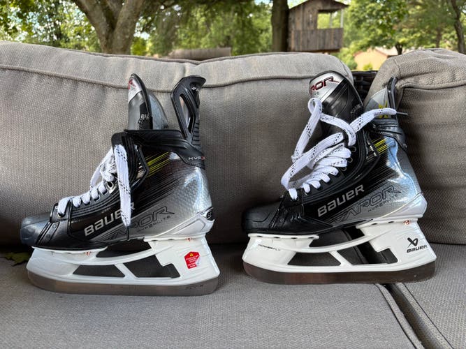 2025 Bauer Vapor Hyperlite 2 Hockey Skates Wide Width Size 6 (New)
