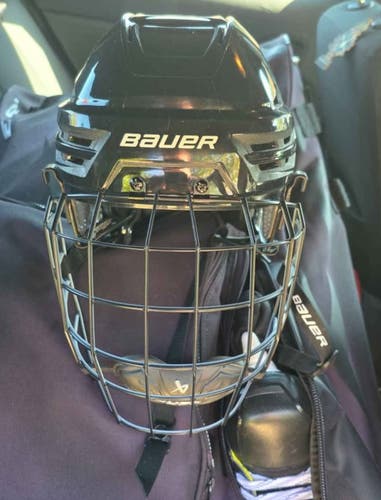 Large Bauer Re-Akt 85 Helmet (New)