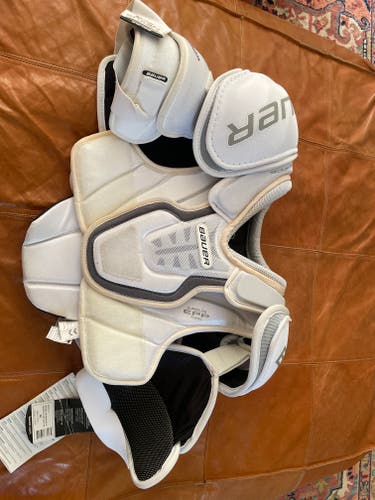 New Medium Bauer Nexus 1000 Shoulder Pads