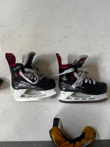 2024 Bauer Vapor 3X Pro Hockey Skates Regular Width 13.5 (Used)