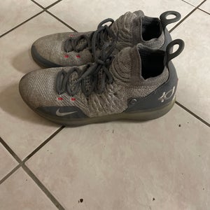 Men's Size M 10.5 (W 11.5) Nike kd 11 Shoes (Used)