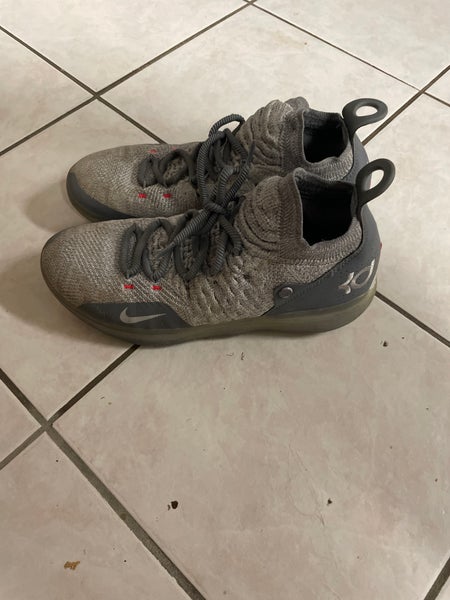 Men's Size M 10.5 (W 11.5) Nike kd 11 Shoes (Used)