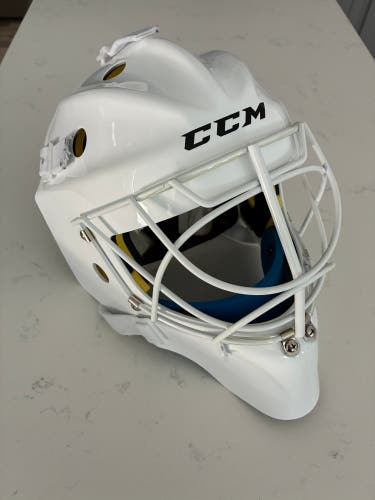CCM Axis 1.5 Cateye Senior Goalie Mask