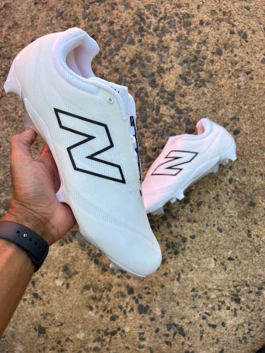 New Balance Low Top Burn X4 Molded Cleats Size 7.5