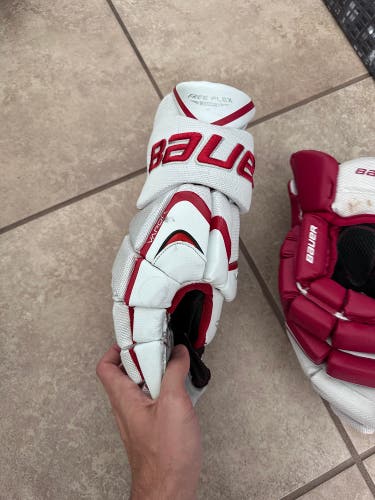 Bauer Vapor APX Pro Gloves 16" (Used)