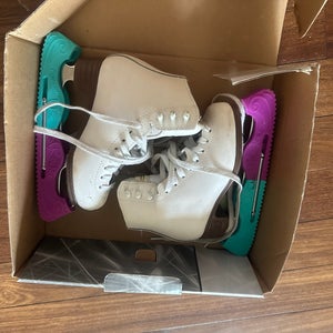 Jackson Ultima Mystique Figure Skates C Junior 13 (Used)