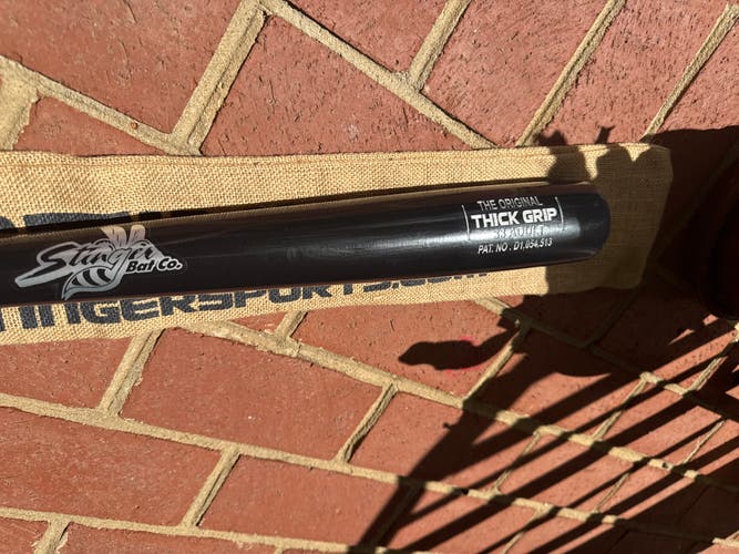 (New)Stinger Thick Grip wood bat 33 Adult
