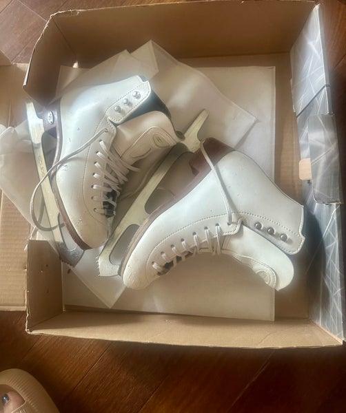Riedell Figure Skates Junior 1.5 (Used)