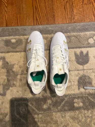 White Men's Size M 12.0 (W 13.0) Adult Under Armour Highlight Low Top Molded Cleats (New)