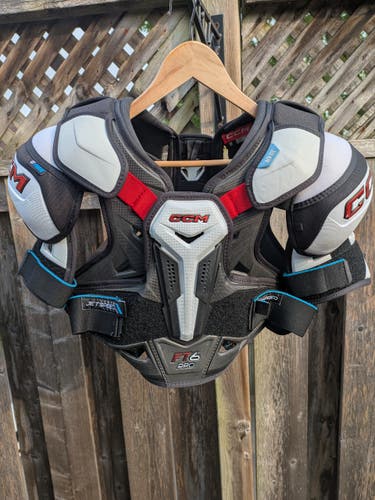 Small Senior CCM FT6 Pro Shoulder Pads (Used)