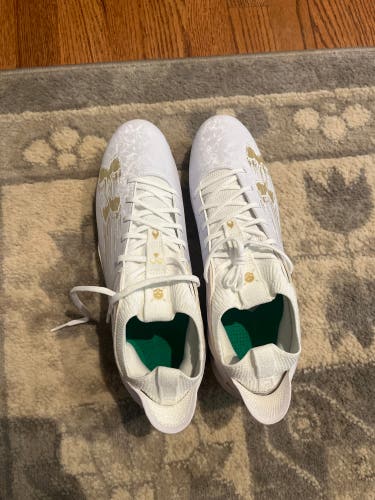 White Men's Size M 12.0 (W 13.0) Adult Under Armour Highlight Low Top Molded Cleats (New)