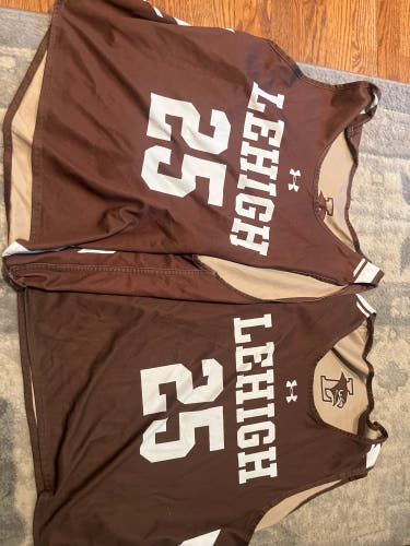 Large Adult Unisex Under Armour Jersey (Used)