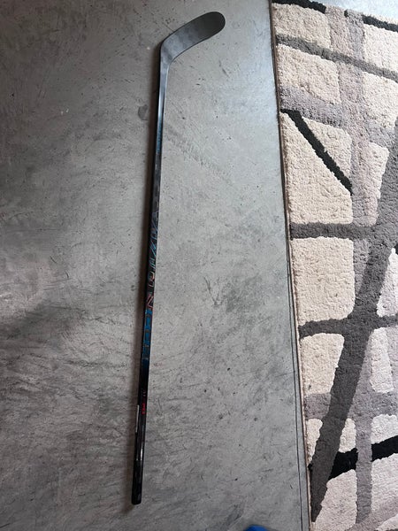Senior CCM Vizion Right Handed Hockey Stick P28 (New)
