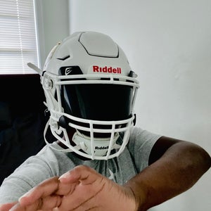 Medium Youth Riddell SpeedFlex Helmet (Used)