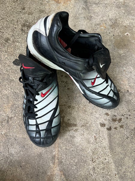 Black Men's Size 13.0 (W 14.0) Nike Turf Cleats (Used)