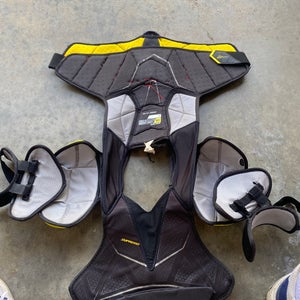 Large Senior Bauer Supreme Ultrasonic Shoulder Pads Pro Stock (Used)