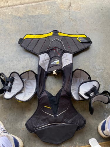 Large Senior Bauer Supreme Ultrasonic Shoulder Pads Pro Stock (Used)
