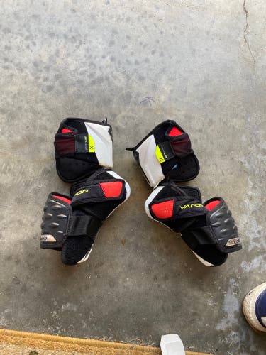Senior Medium Bauer Vapor Hyperlite Elbow Pads Pro Stock (Used)