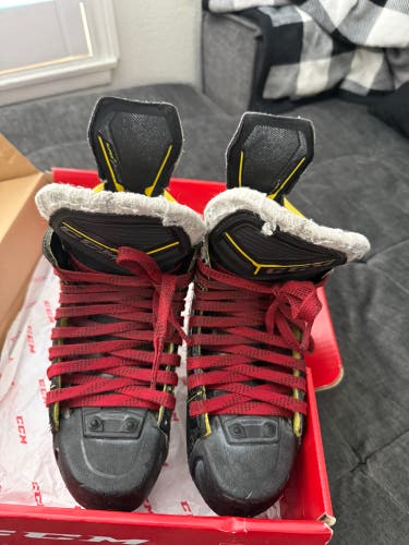 2019 CCM Super Tacks Hockey Skates Regular Width Size 3 (Used)