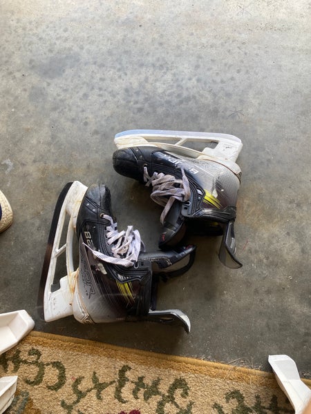 2024 Bauer Vapor Hyperlite 2 Hockey Skates Pro Stock 8 (Used)