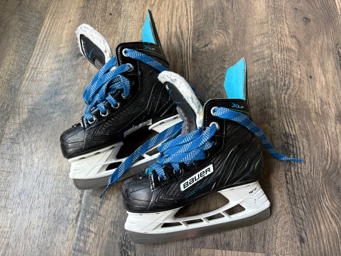 Bauer Hockey Skates 11 (Used)