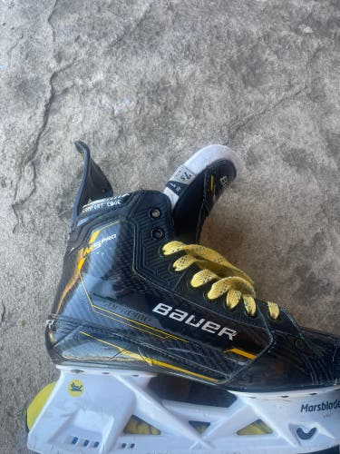 2024 Bauer Supreme M5 Pro Hockey Skates Regular Width 7.5 (Used)