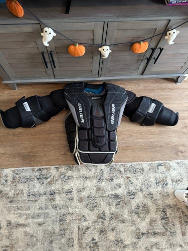 Large 2022 Bauer Goalie Chest Protector (Used)