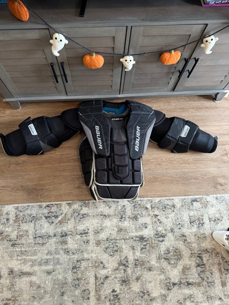Large 2022 Bauer Goalie Chest Protector (Used)