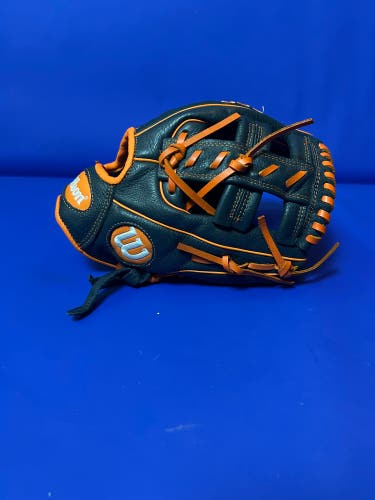 Wilson A500 RH Baseball Glove 11.5" (Used)