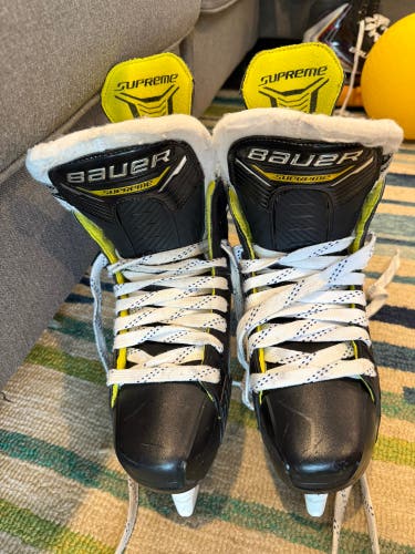 2024 Bauer Supreme M4 Hockey Skates 8.5 (Used)