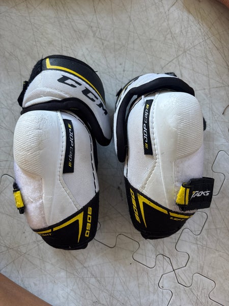 Junior Small CCM Tacks 9060 Elbow Pads (Used)