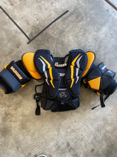 Vaughn Velocity V7 Goalie Chest Protector (Intermediate Small)