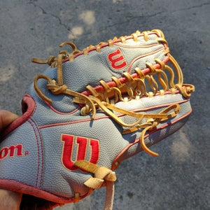 Wilson RH Outfield A2000 OT7 Baseball Glove 12.75" (Used)