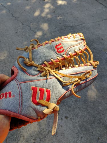 Wilson RH Outfield A2000 OT7 Baseball Glove 12.75" (Used)