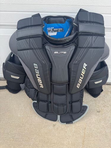 Medium Bauer Elite Goalie Chest Protector (Used)