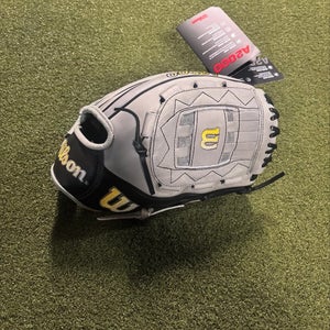 2025  Wilson Pitcher's RH A2000 Baseball Glove 12" (New)