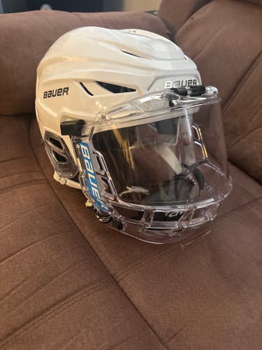 Large Bauer Hyperlite 2 Helmet (Used)