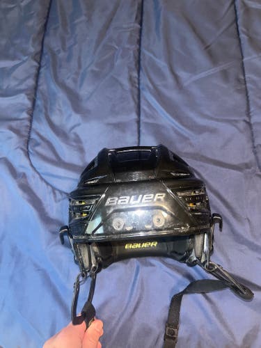 Medium Bauer Re-Akt 150 Helmet (Used)