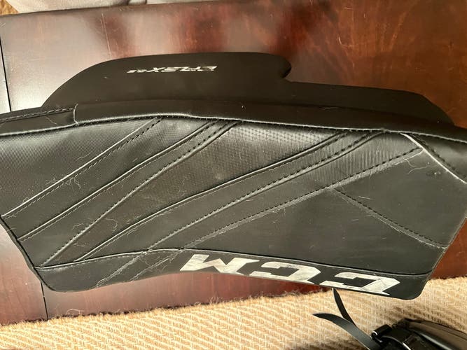 CCM Extreme Flex E5.5 Regular (Junior size - Used)