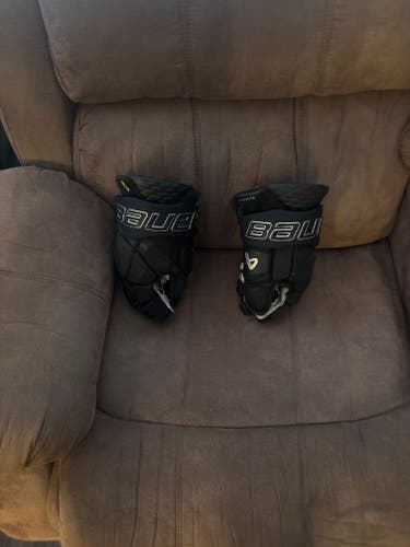 Bauer Vapor Hyperlite Gloves 14" (Used)