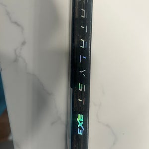 Junior True catalyst 9x3 Right Handed Hockey Stick T28 (Used)