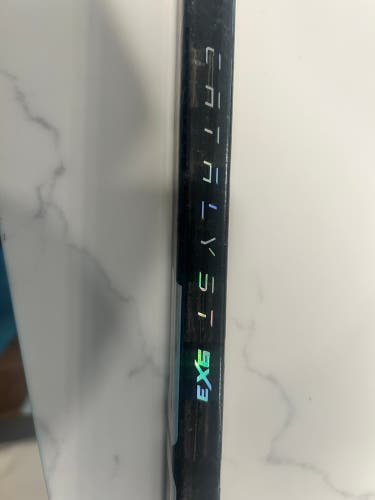 Junior True catalyst 9x3 Right Handed Hockey Stick T28 (Used)